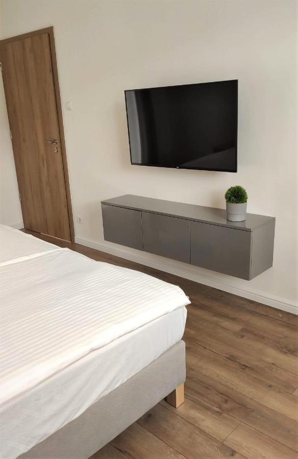 Helena Studio Apartman Шиофок Экстерьер фото