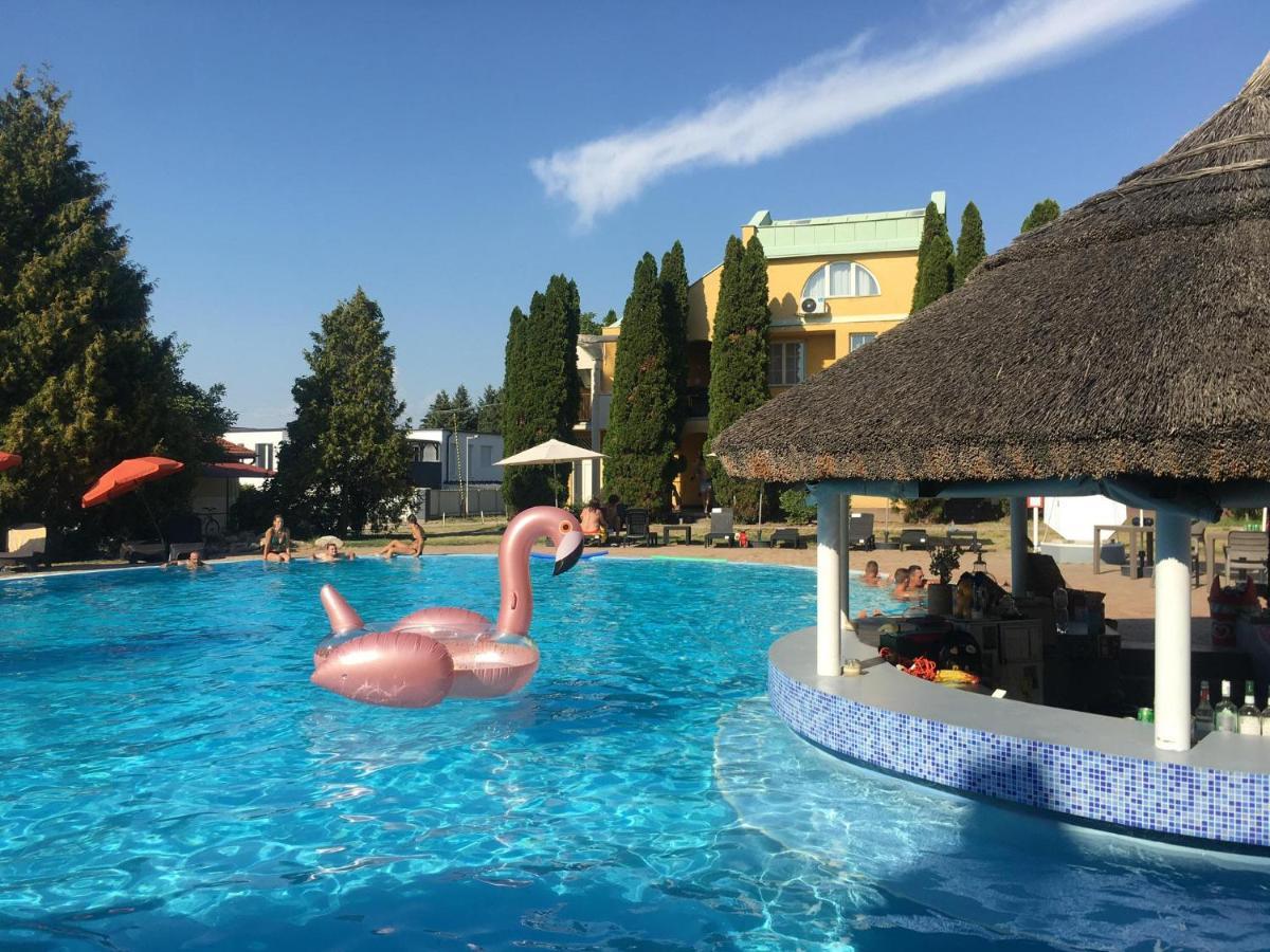 Helena Studio Apartman Шиофок Экстерьер фото